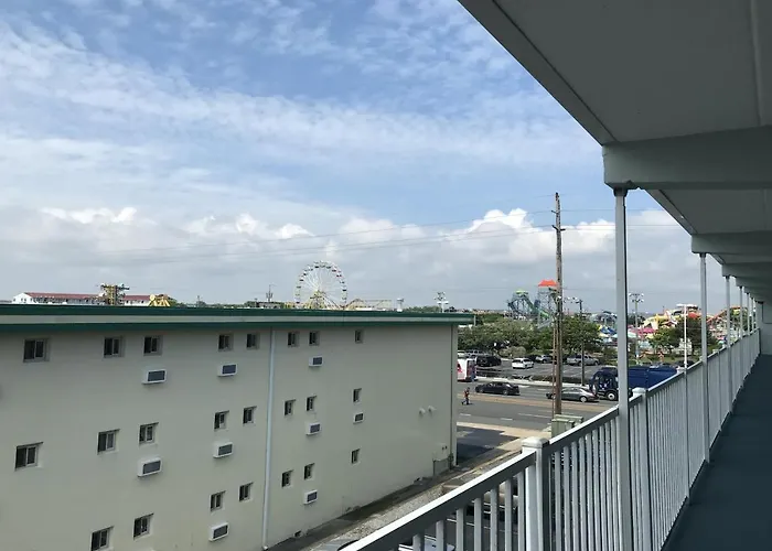 Hotel Three Cheers